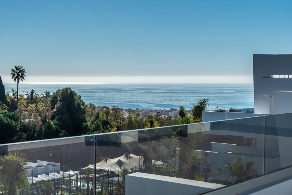 SE VENDEN ESPECTACULARES PISOS DE 3 Y 4 habitaciones EN ESTEPONA