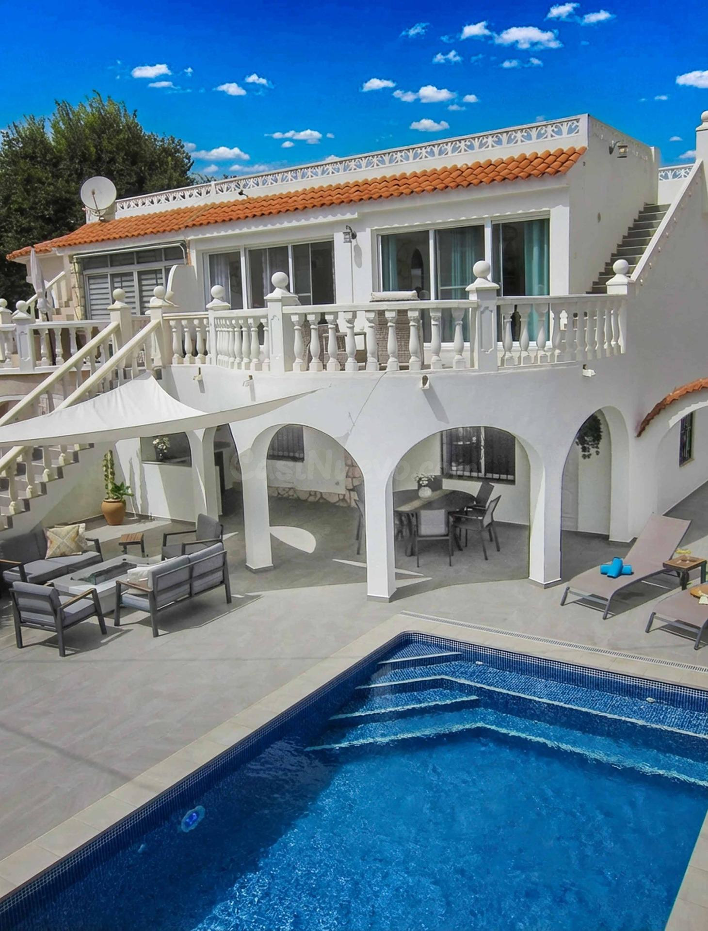 Chalet pareado con piscina en el Albir, a 400m de la playa, con apartamento independiente