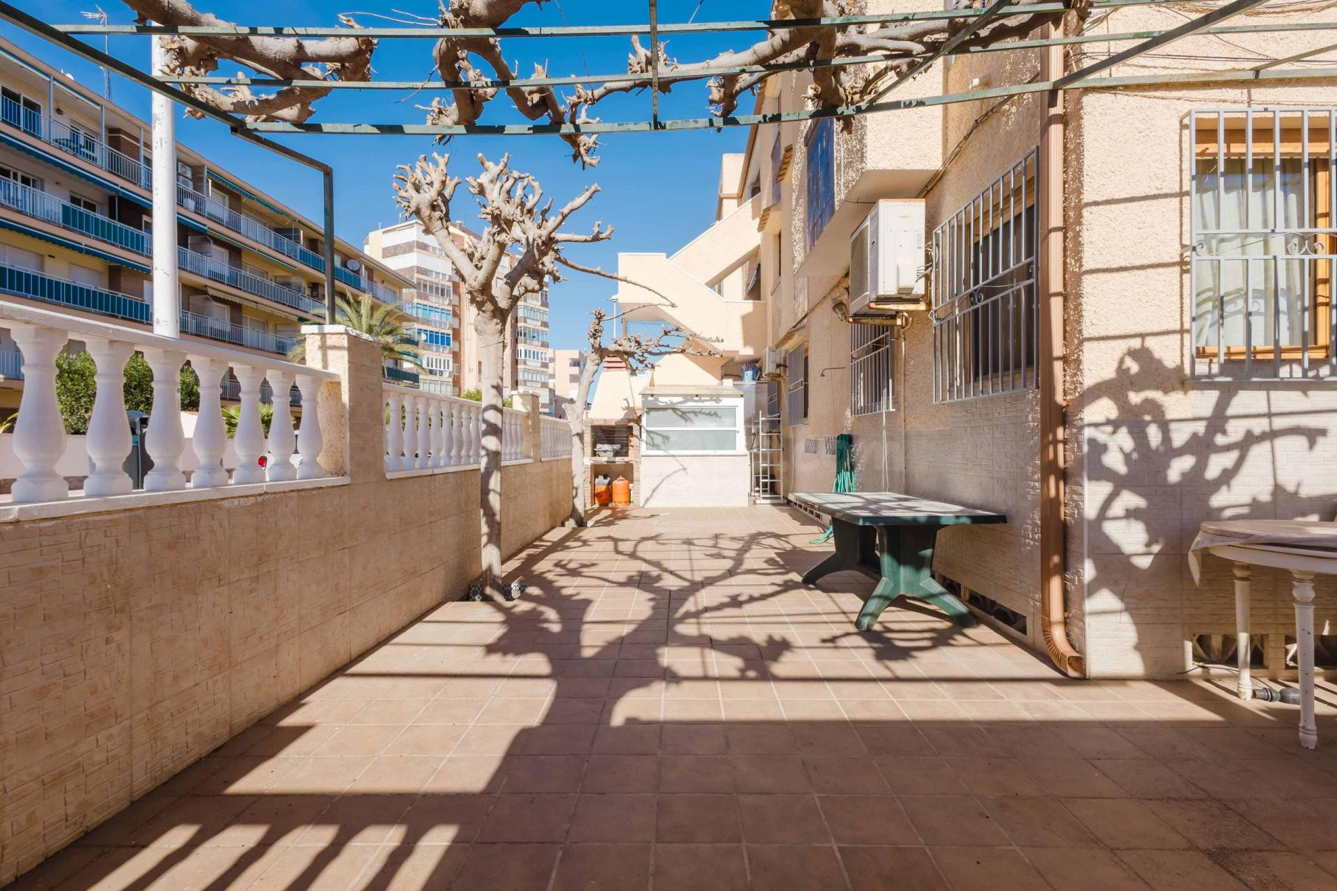 APARTAMENTO DE 3 DORMITORIOS Y 1 BAÑO EN TORREVIEJA (LA MATA)