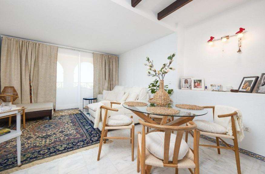 APARTAMENTO DE 2 DORMITORIOS Y 2 BAÑOS CON VISTAS AL MAR EN TORREVIEJA (LOS FRUTALES)