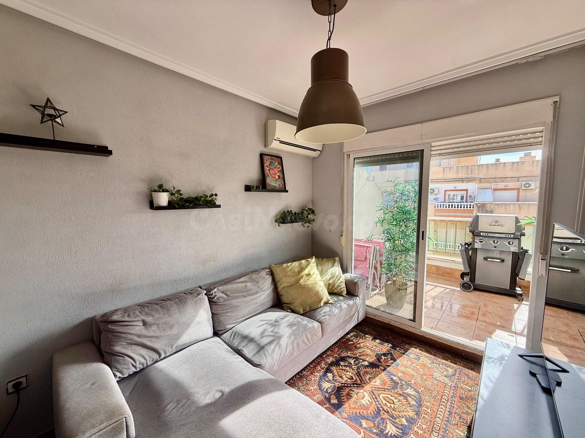 Encantador apartamento bien distribuido con balcón orientado al sur en el centro de Torrevieja