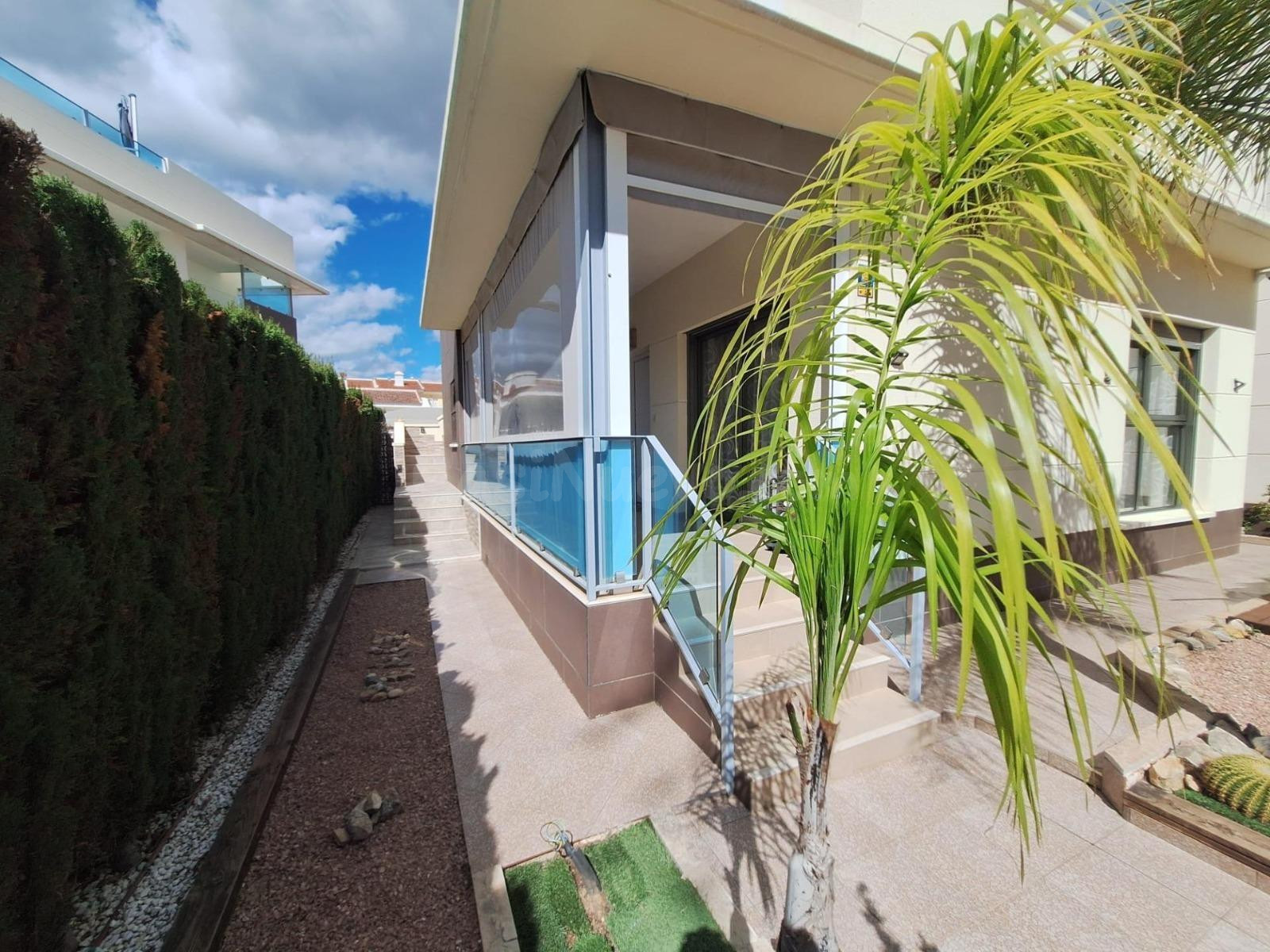 CHALET DE 3 DORMITORIOS 2 BAÑOS EN CIUDAD QUESADA! 125M2. PI - foto 2