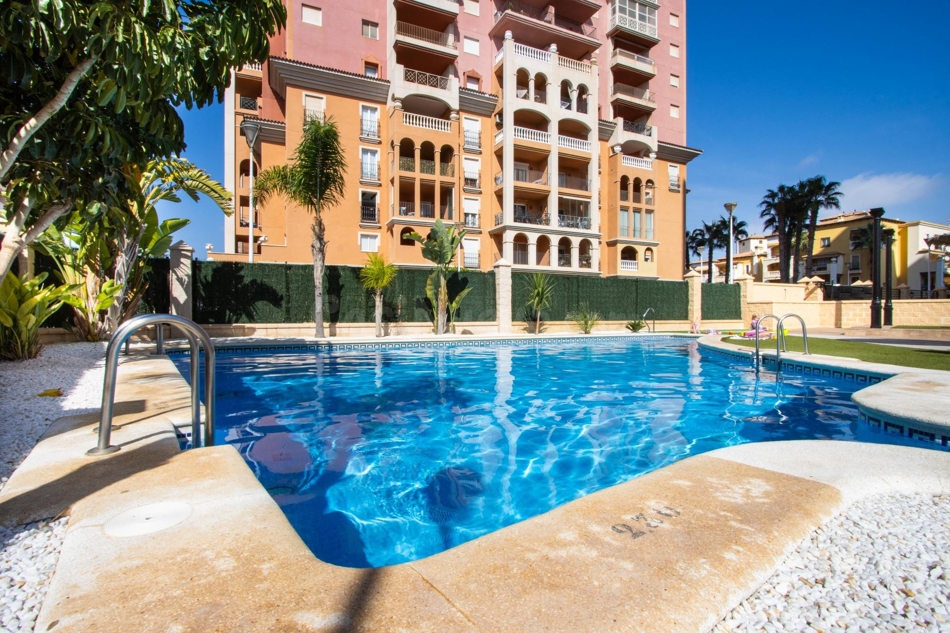APARTAMENTO DE 3 DORMITORIOS 2 BAÑOS CON VISTAS AL MAR EN TORREVIEJA (PLAYA DE LOS LOCOS)