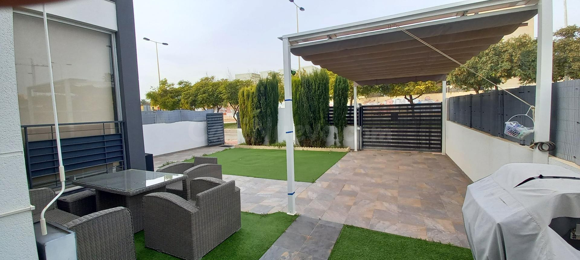 Espléndido Chalet en Torrevieja - Zona Los Ángeles