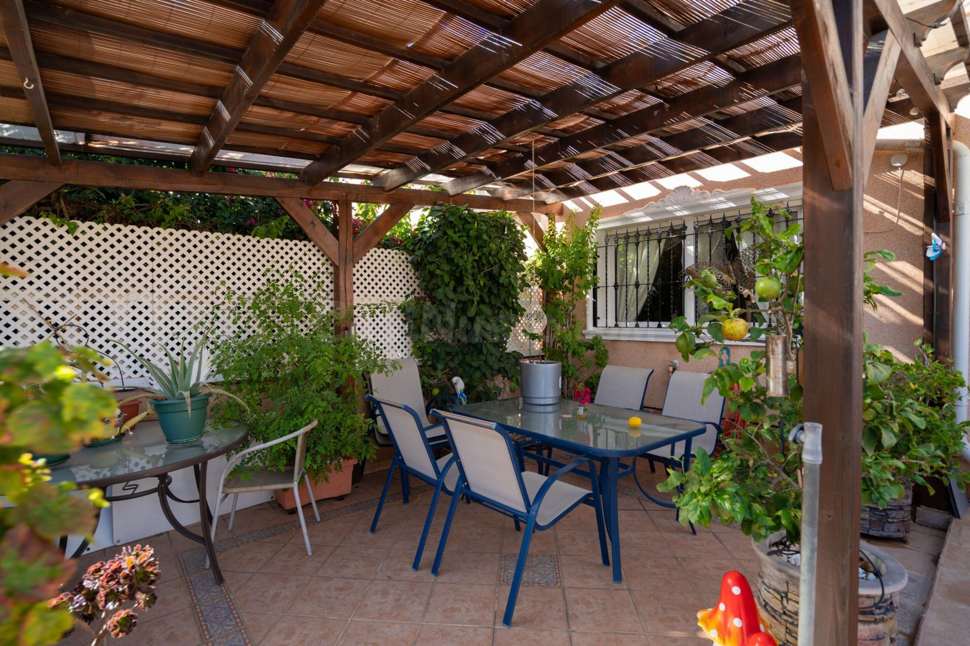 CASA ADOSADA EN VILLAMARTIN CON 2 HAB 2 BAÑOS PISCINA JACUZII Y SAUNA