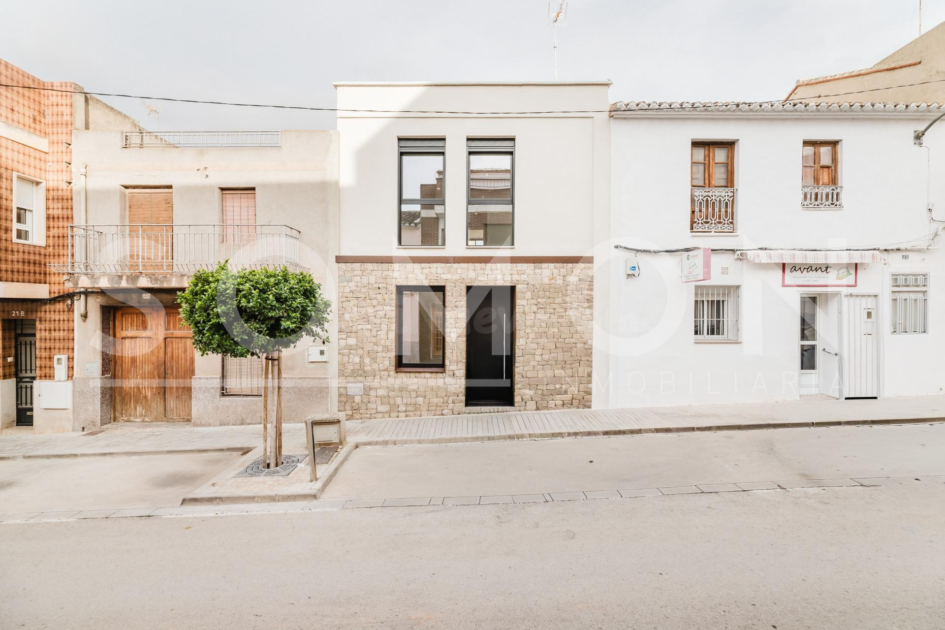 UNIFAMILIAR CON PISCINA EN BENISANÓ