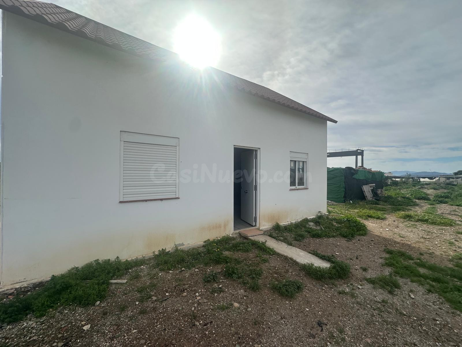 TERRENO EN LAS AZURRADERAS CON CASA NUEVA POR TERMINAR