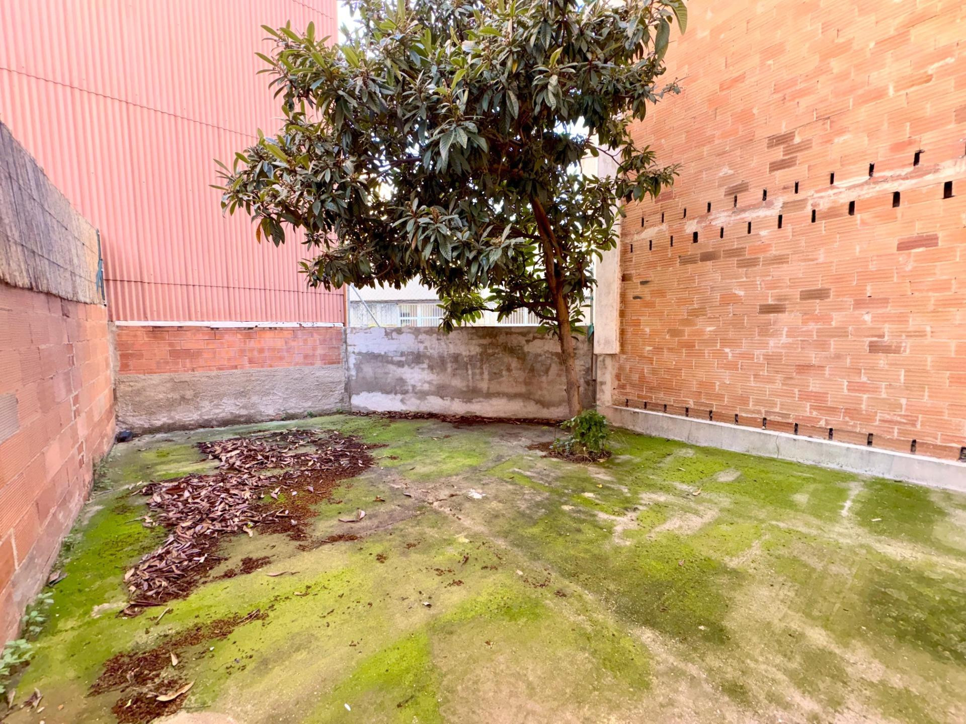 Oportunidad de Reforma Integral en Finca Regia: 192m2 + Jardín
