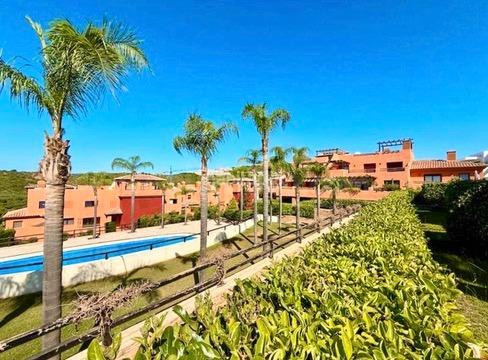 Planta baja con jardín privado en Casares Golf & Gardens – Costa del Sol