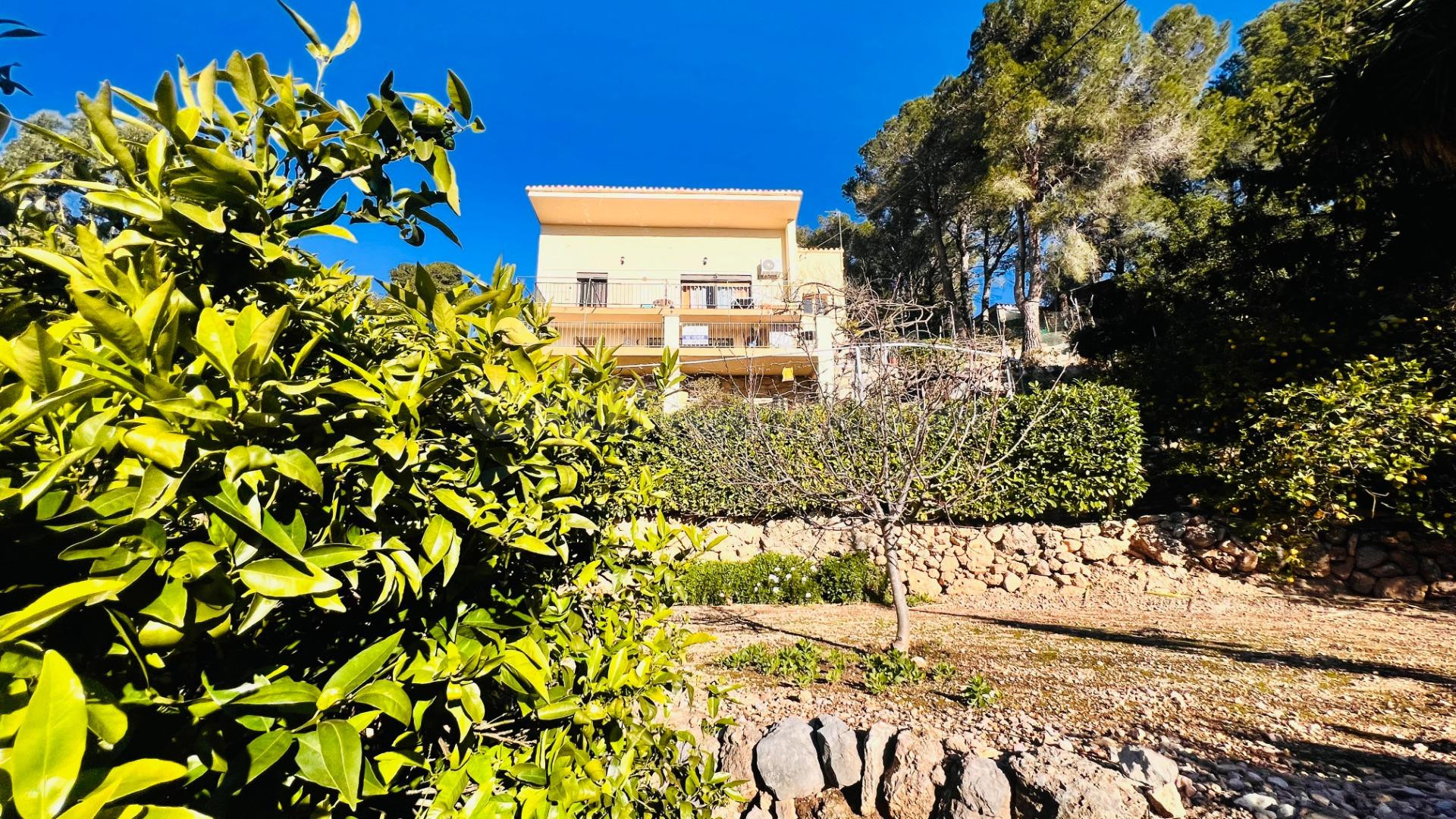 Chalet  con vistas despejadas rodeada de naturaleza