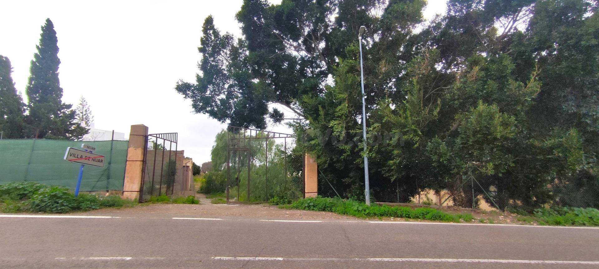 GRAN SOLAR URBANO EN  NIJAR VILLA