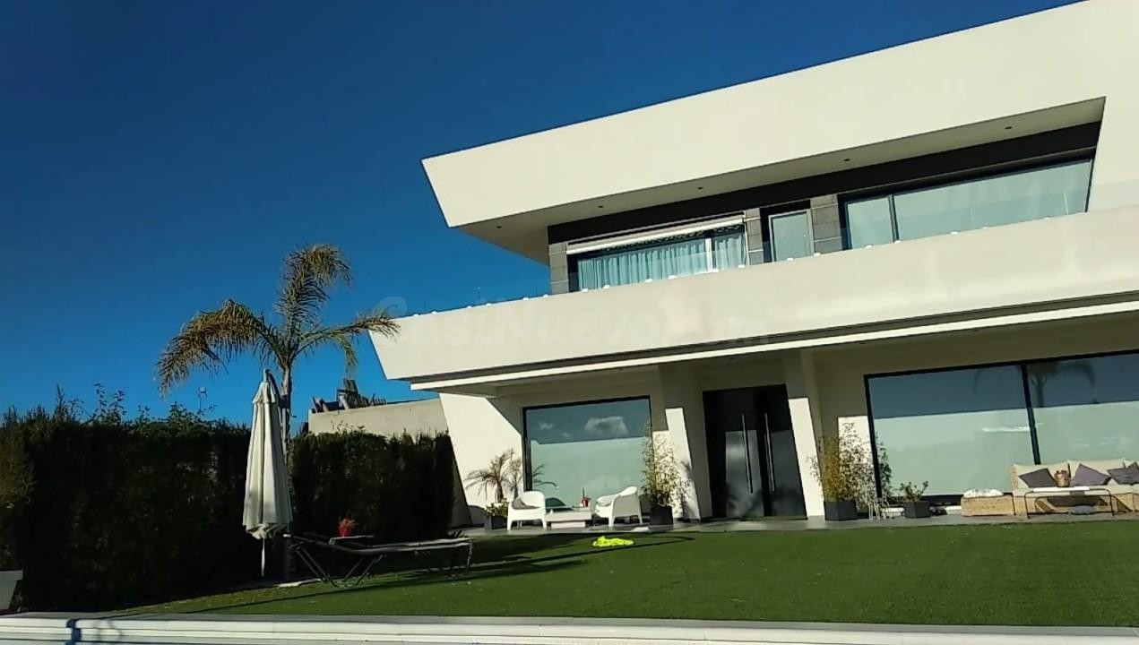 Exclusiva villa de lujo con diseño contemporáneo en una de las zonas más demandadas de Baena (Córdoba)