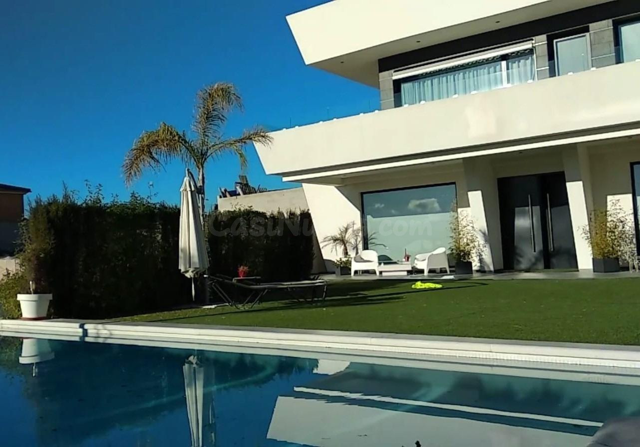 Exclusiva villa de lujo con diseño contemporáneo en una de l - foto 2