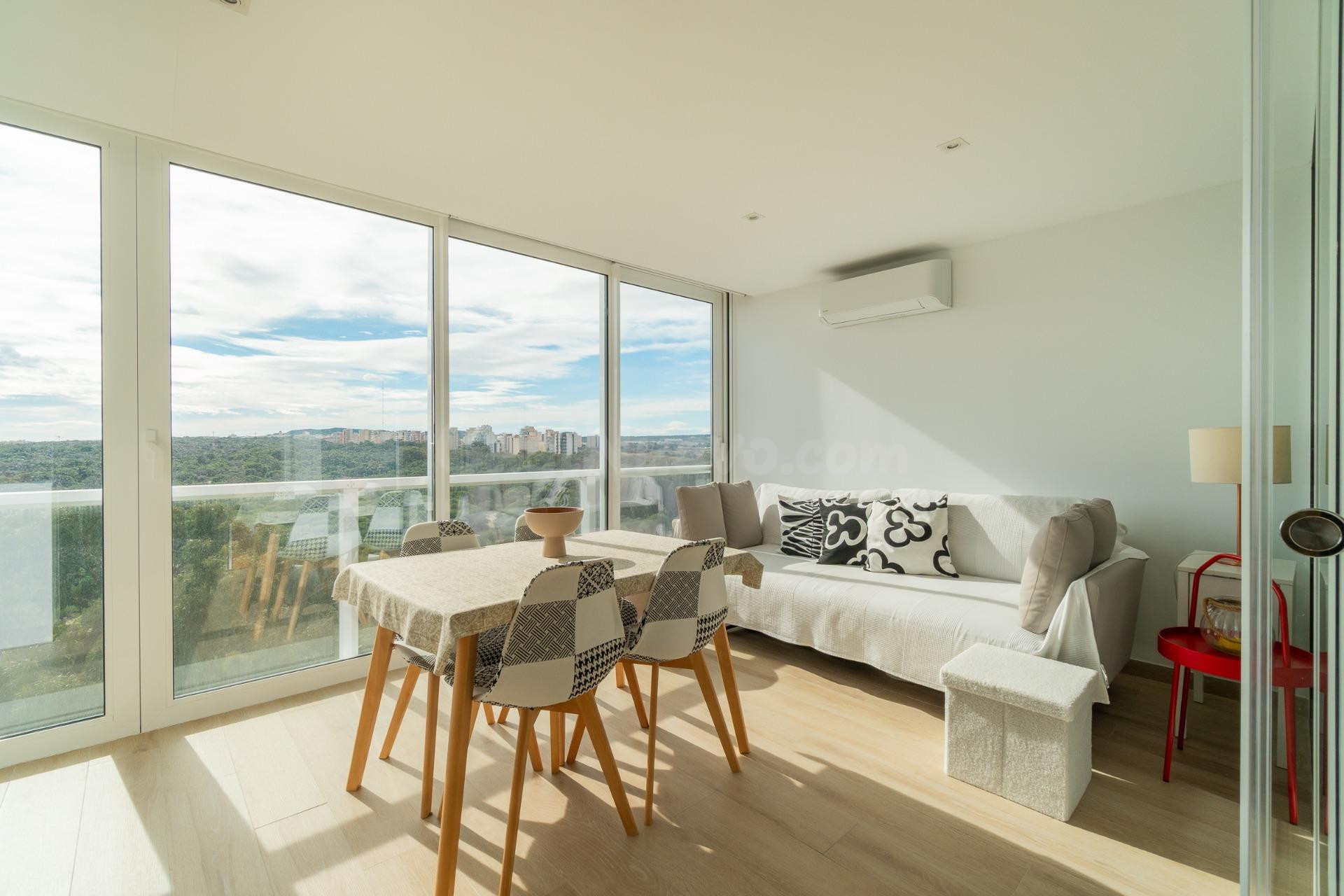 Apartamento de 3 dormitorios y 1 baño en Guardamar del Segura con vistas