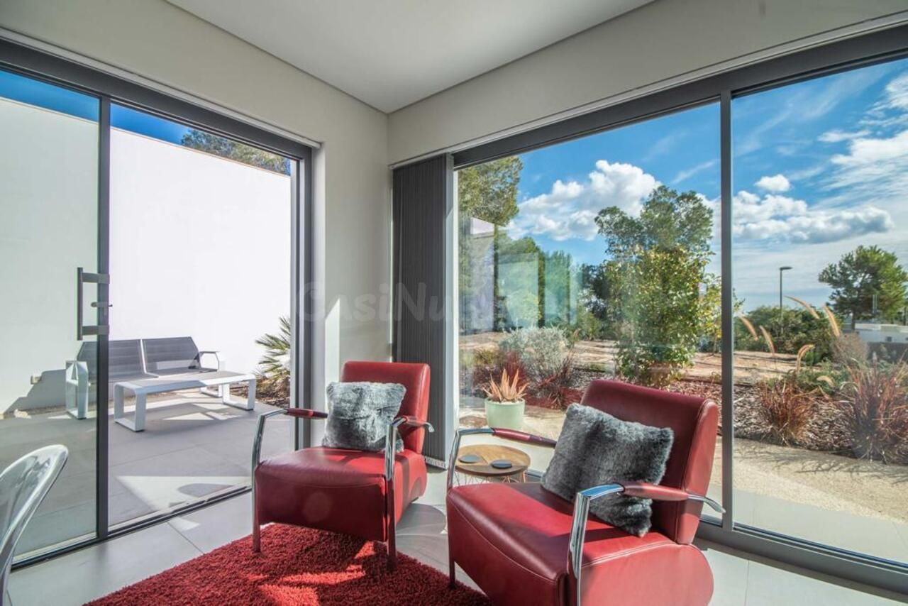 VILLA DE 4 DORMITORIOS Y 4 BAÑOS EN COLINAS GOLF (ORIHUELA COSTA)