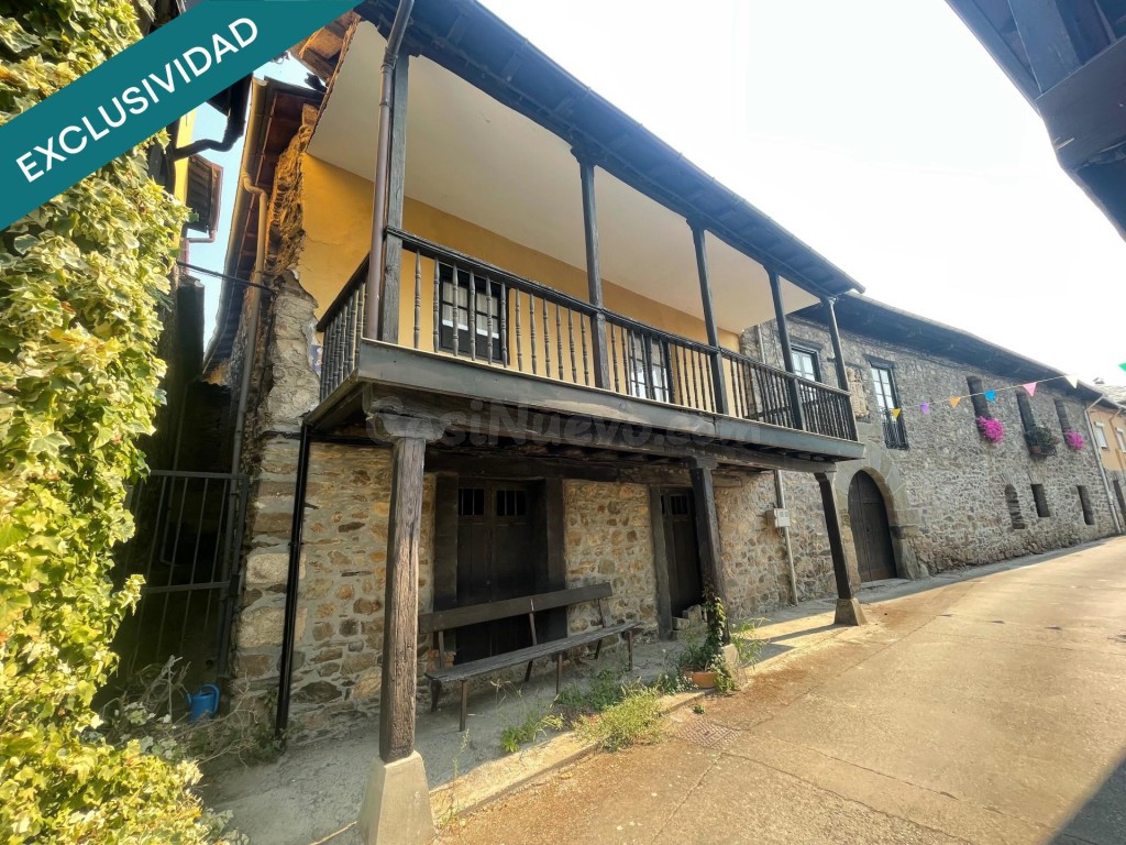 Casa de piedra blasonada con patio interior, bodega y lareira – San Esteban de Valdueza (Ponferrada)