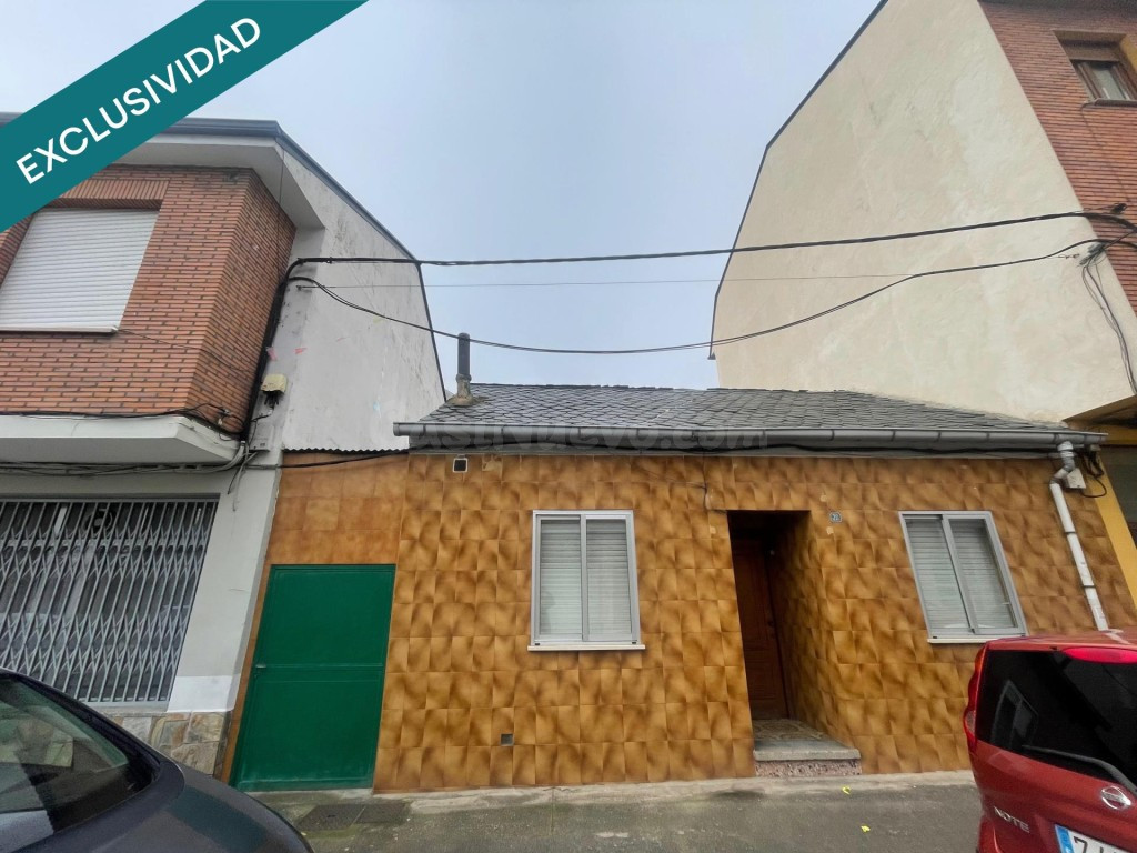 Casa de planta baja con patio y terraza en Cuatrovientos (Ponferrada)