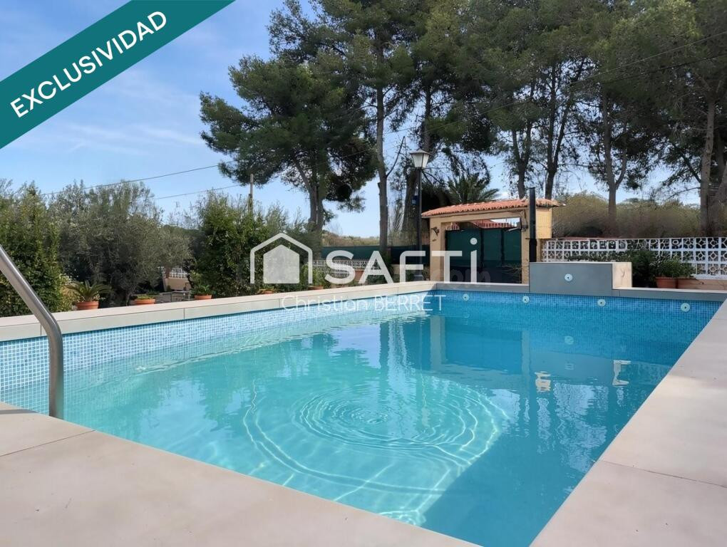 Casa con 2 viviendas independientes y piscinas