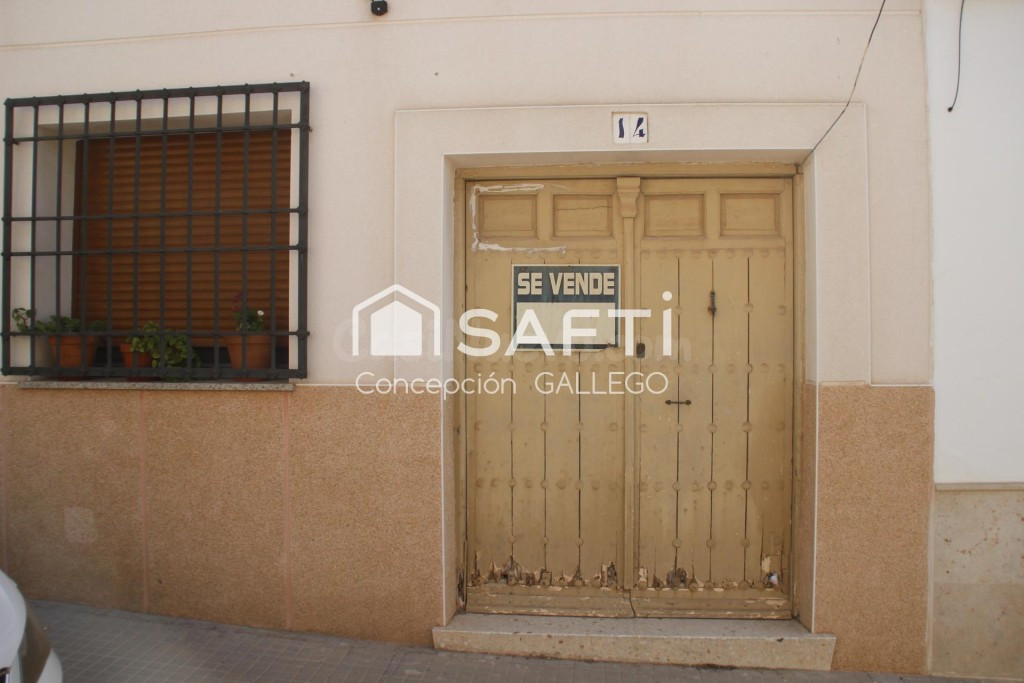 Casa solar para reconstruir, no se cobra comisión al comprador.