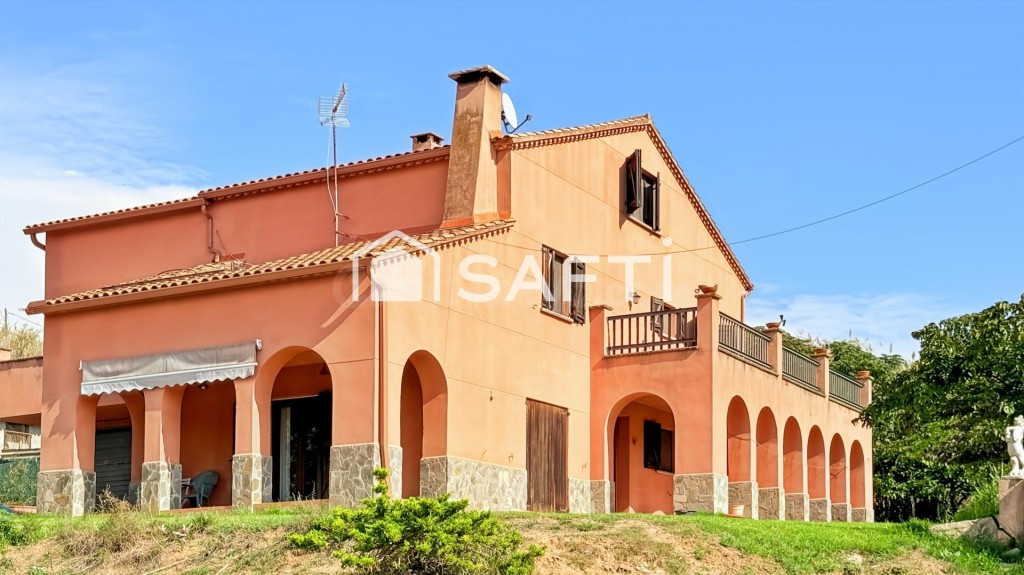 GRAN CASA ESTILO MASÍA-VILLA CATALANA CON DOS VIVIENDAS INDEPENDIENTES EN LLIÇÁ D'AVALL