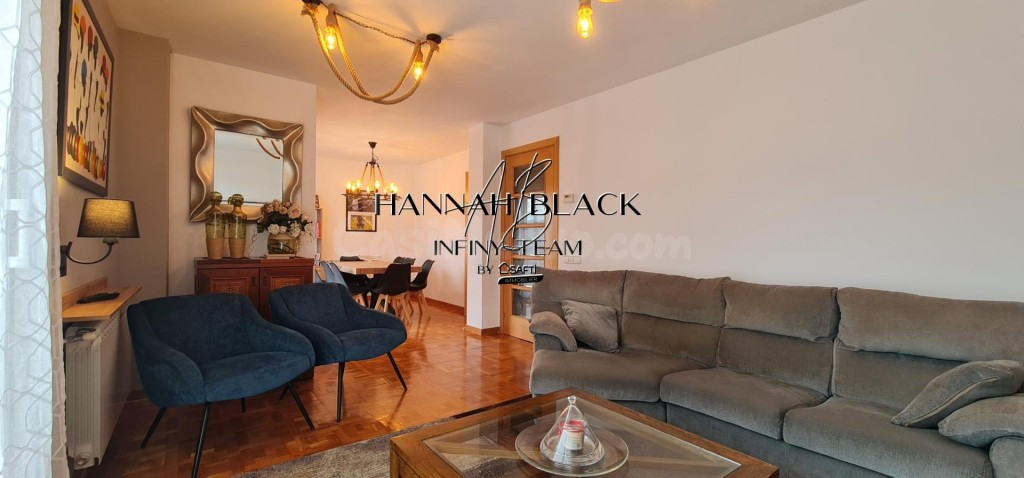 Casa semi-adosada en buena ubicación, con planta garaje, dos - foto 3