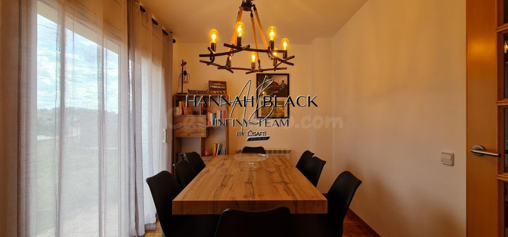 Casa semi-adosada en buena ubicación, con planta garaje, dos - foto 5