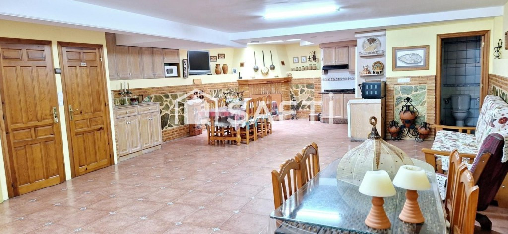 IMPRESIONANTE CASA A LA VENTA EN VILLENA DE 455M² SIN COMISION.
