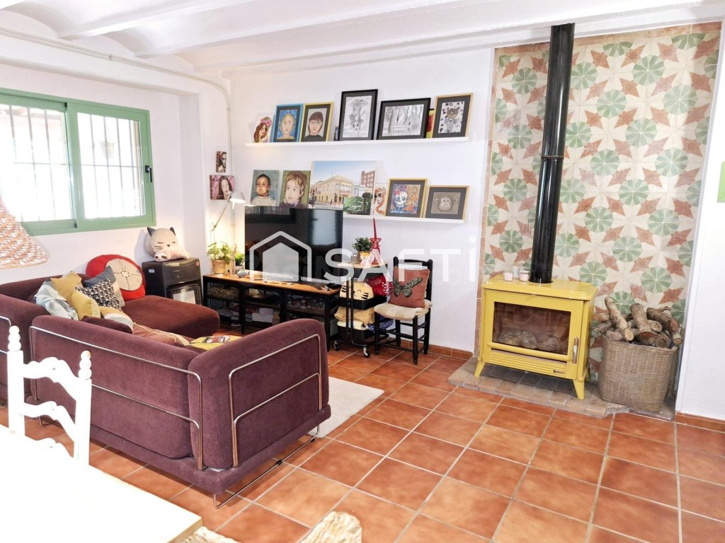 Casa rústica de 4 habitaciones cerca de Pinoso - Sin comisión.