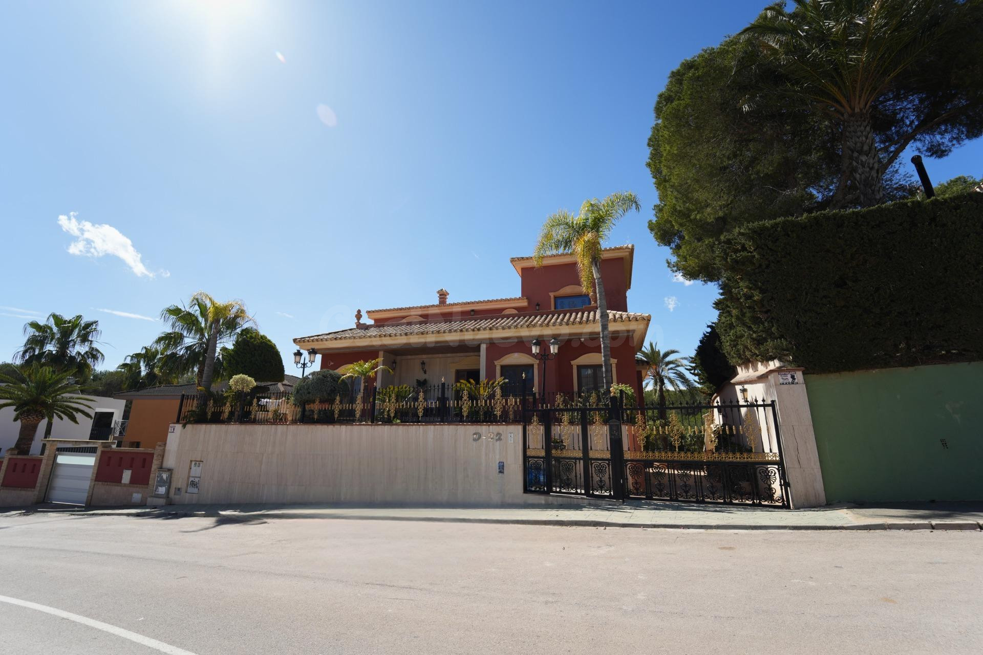 Villa de lujo junto al mar en Campoamor, Orihuela Costa, Alicante