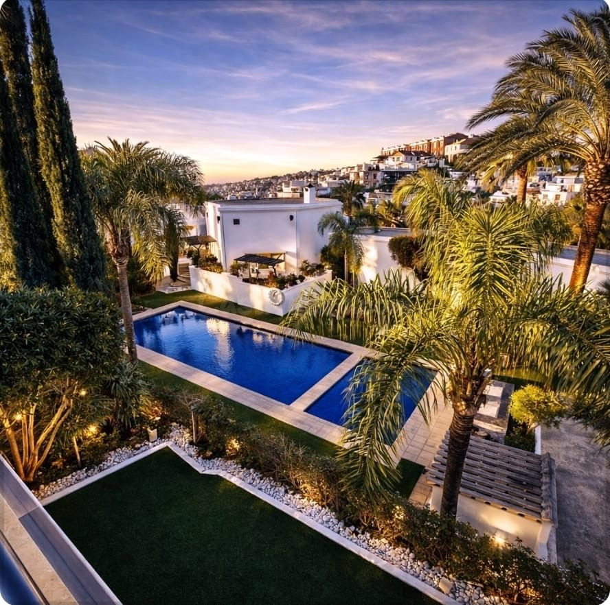 Villa independiente en venta  con vistas al mar en La Resina Golf, Estepona