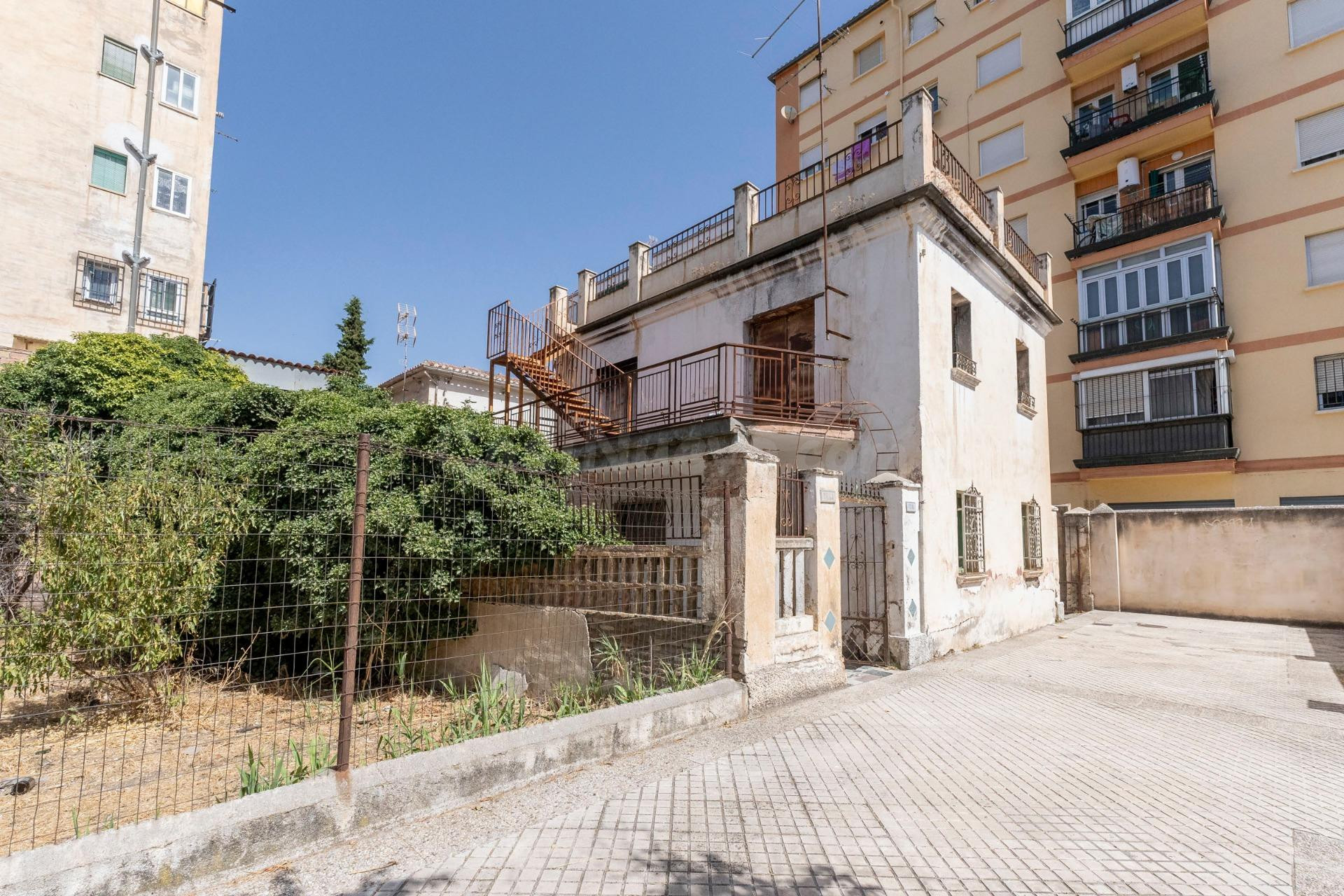 !!ESPECTACULAR PARCELA 612m CON VIVIENDA JUNTO LA HÍPICA!!