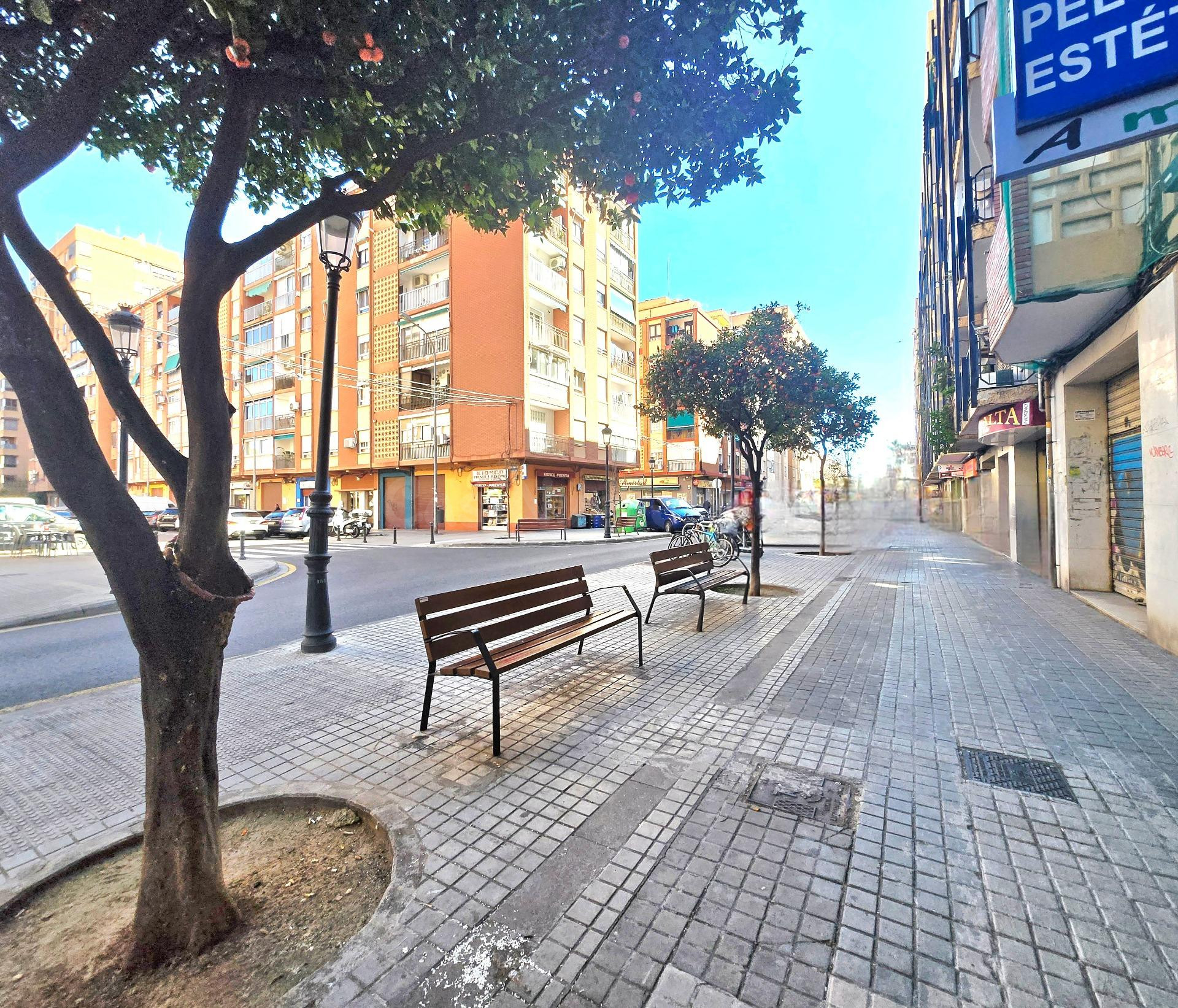 Local con infinitas posibilidades en el corazón de Ayora
