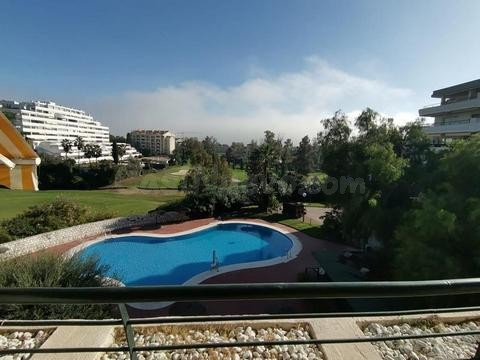 ENTRE ESTEPONA Y PUERTO BANÚS, APARTAMENTO EN ZONA MUY DEMANDADA