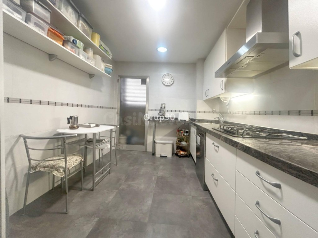 Bonito y amplio piso en venta en la calle Acadèmia, Lleida – listo para entrar a vivir ✨?