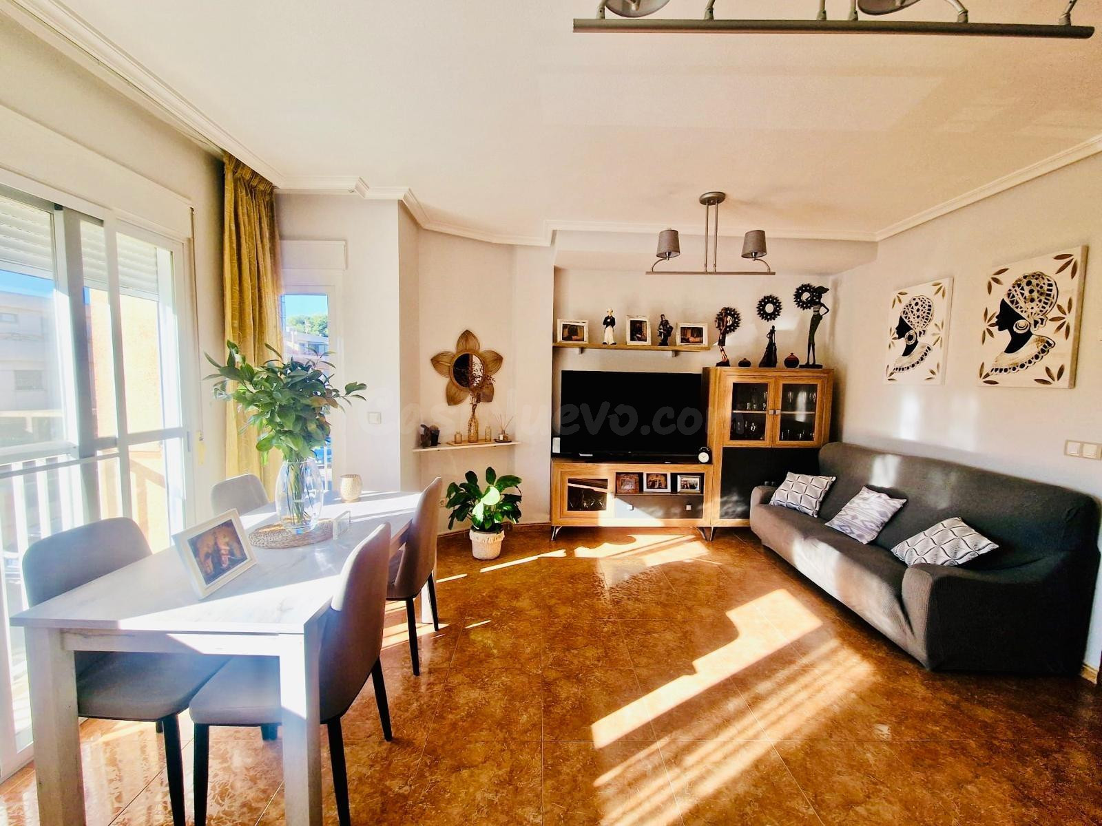 Triplex de 4 dormitorios con garaje y vistas al mar en El Rubial