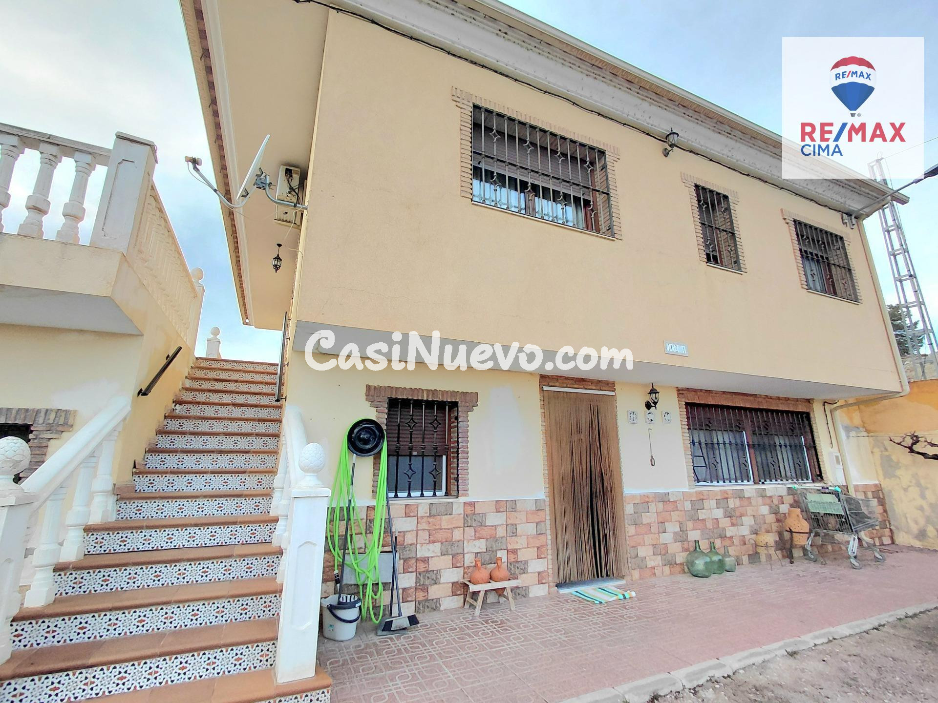 Exclusiva finca con tres viviendas independientes en Huerta Real -  Benamaurel (Granada)