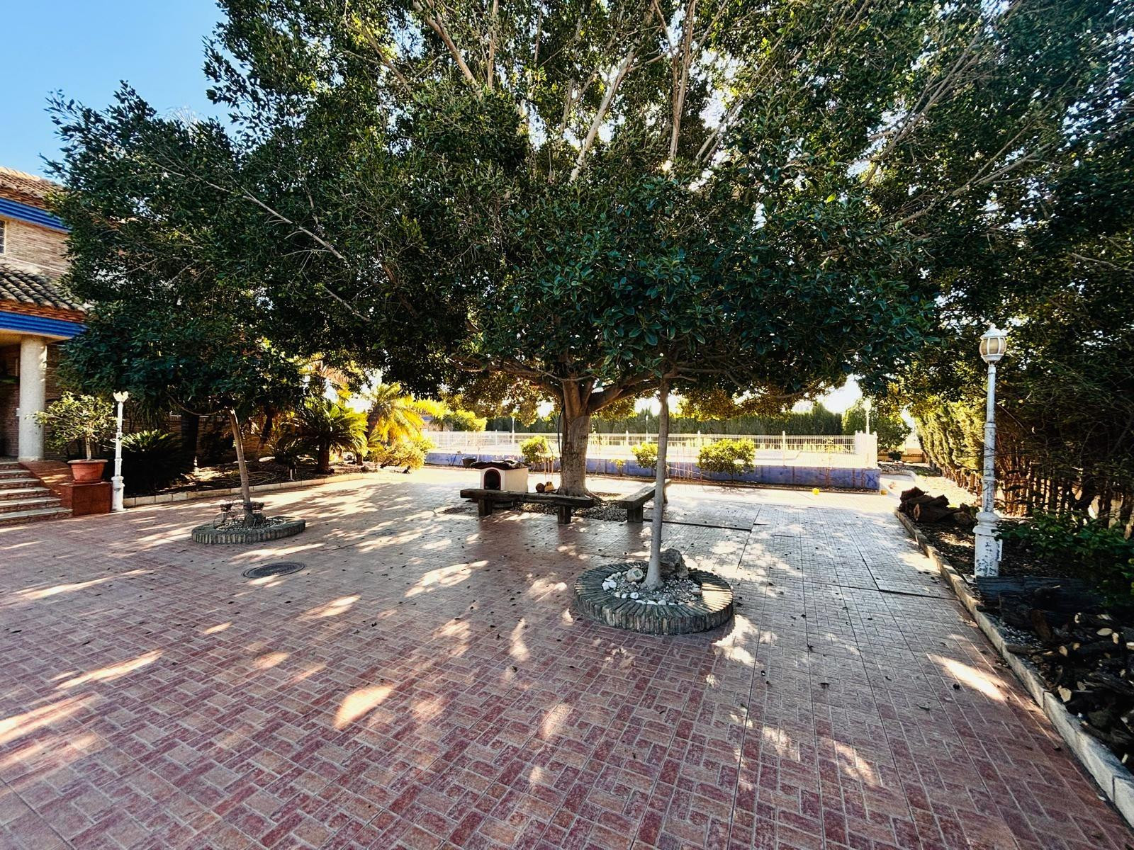 VILLA CON 2 VIVIENDAS EN PARCELA PRIVADA DE 2.500 M2 CERCA DE MURCIA