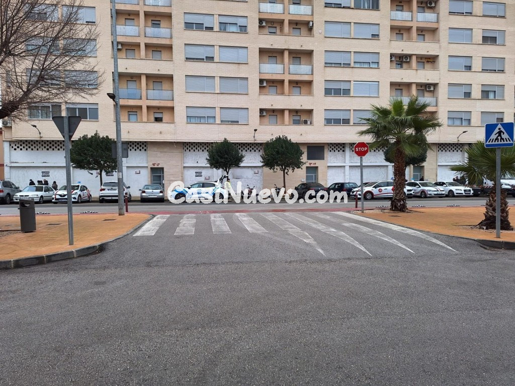 Espacio comercial amplio con visibilidad y salida de humos