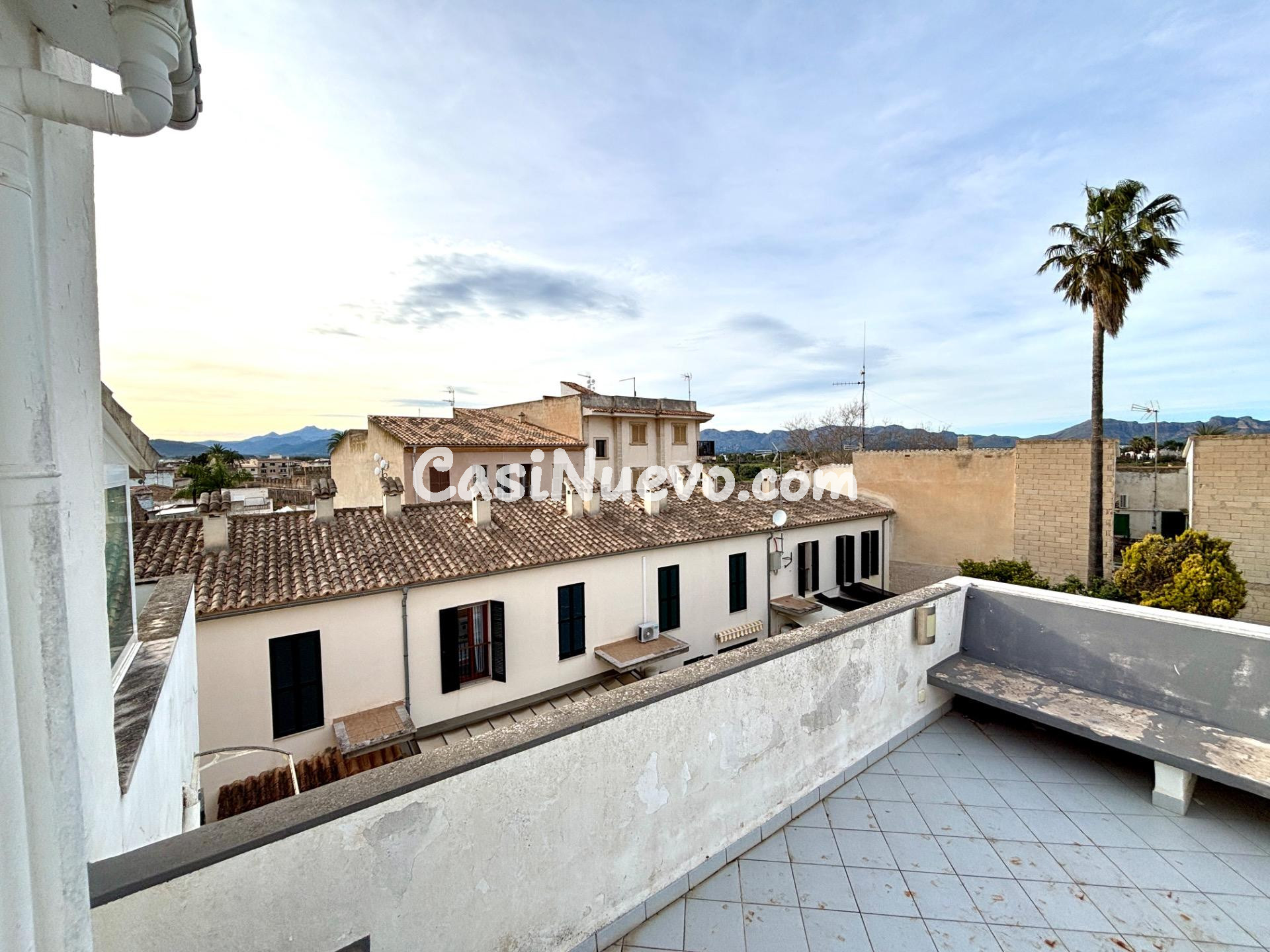 Casa de pueblo reformada con terraza y vistas a la Serra de Tramuntana en el casco antiguo de Alcúdia