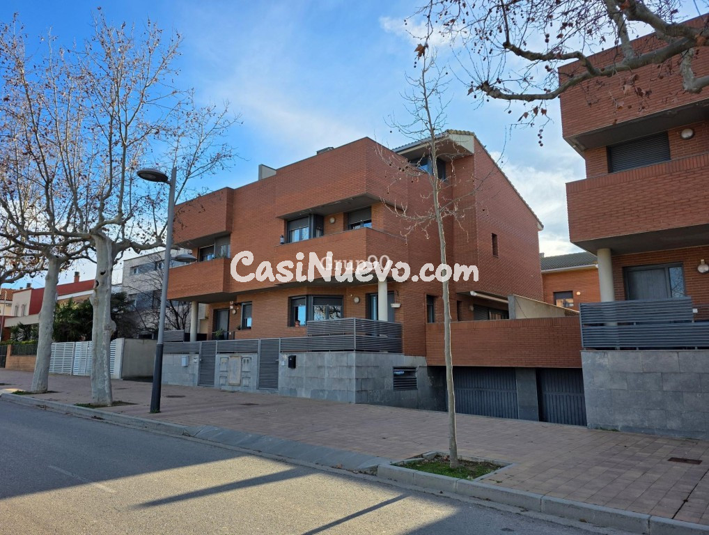 Espectacular Casa Pareada de 280 m2: Espacio, Diseño y Eficiencia Energética