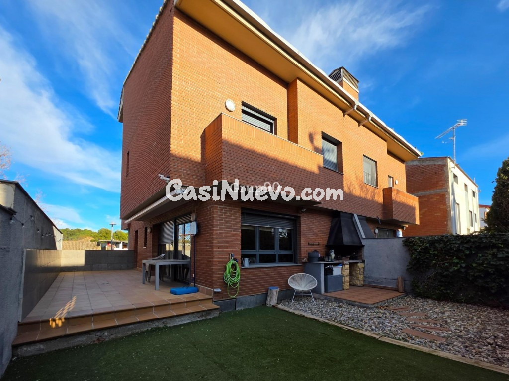 Espectacular Casa Pareada de 280 m2: Espacio, Diseño y Efici - foto 2