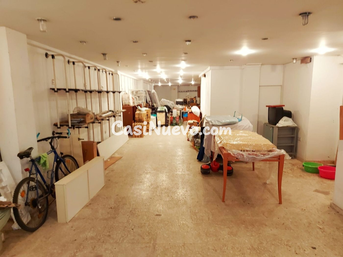 A. Alquiler local Alcalde Cruz Ceballos de 230m2