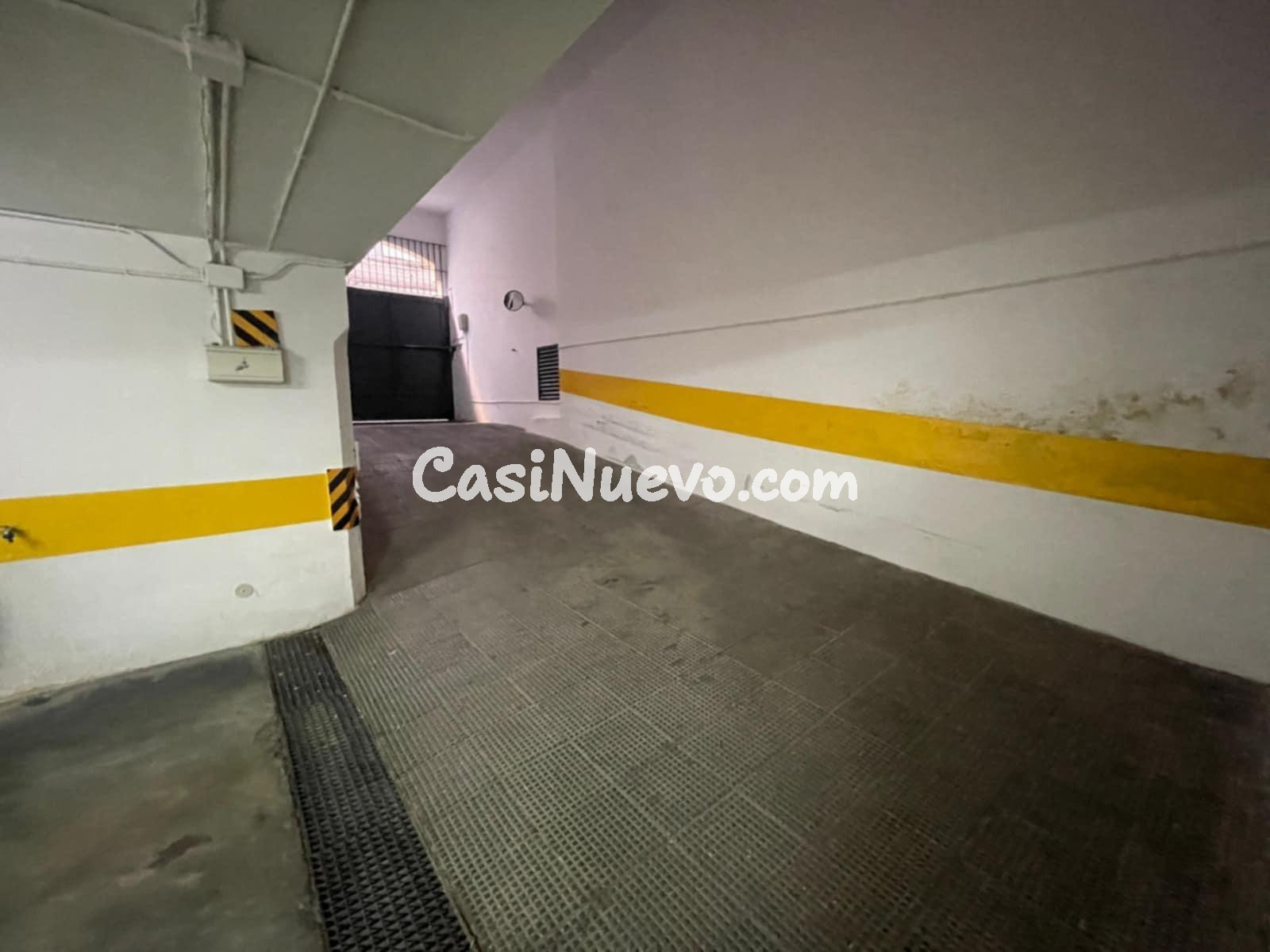 ¡Venta de plaza de garaje en pleno centro! - foto 4