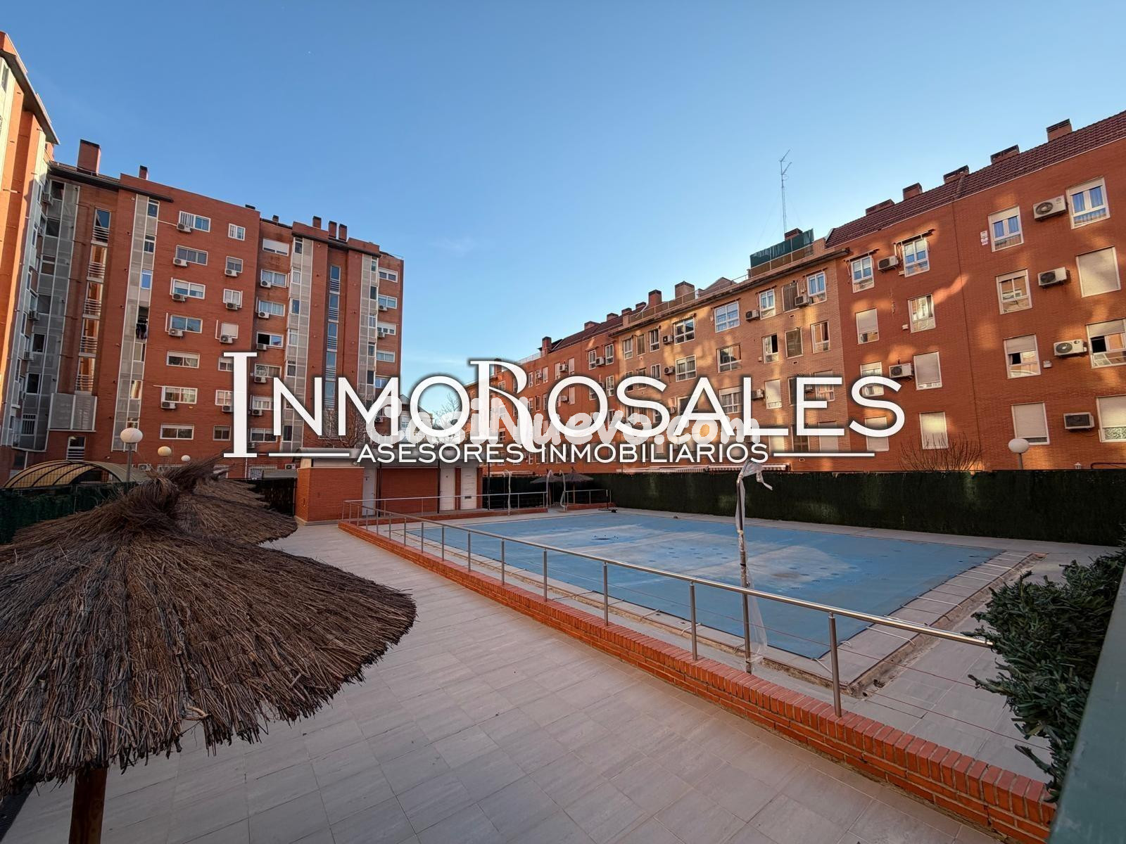 3 DORMITORIOS URBANIZACION CERRADA CON PISCINA-BUTARQUE