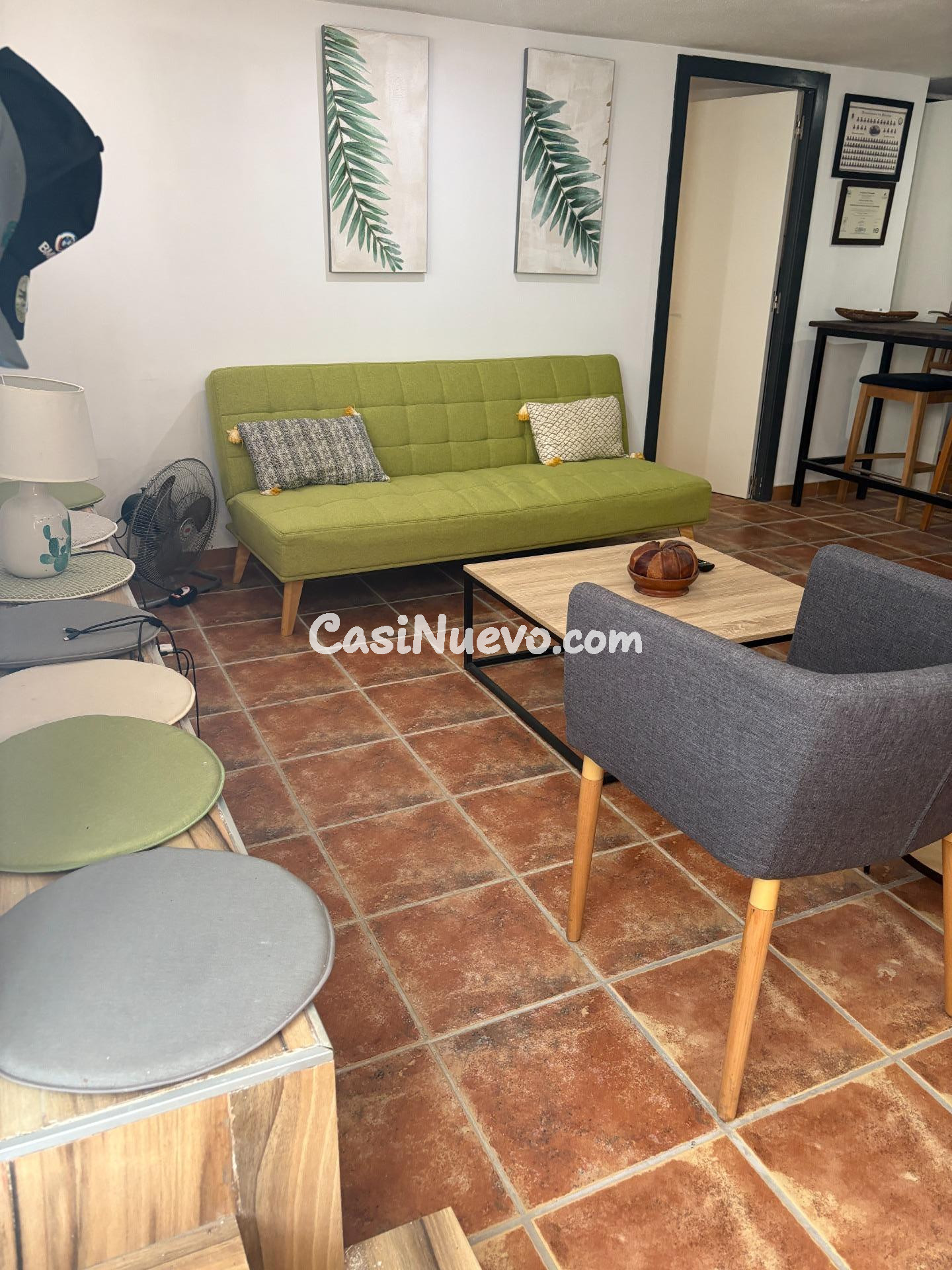 Amplio local en planta baja acondicionado como vivienda, con entrada independiente, en pleno centro de Torrevieja, a solo 100 metros de la popular Playa del Cura.