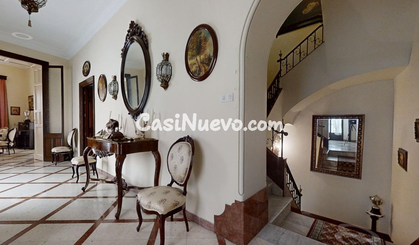 Casa señorial en pleno centro de Jerez con muebles de gran valor y garaje incluidos