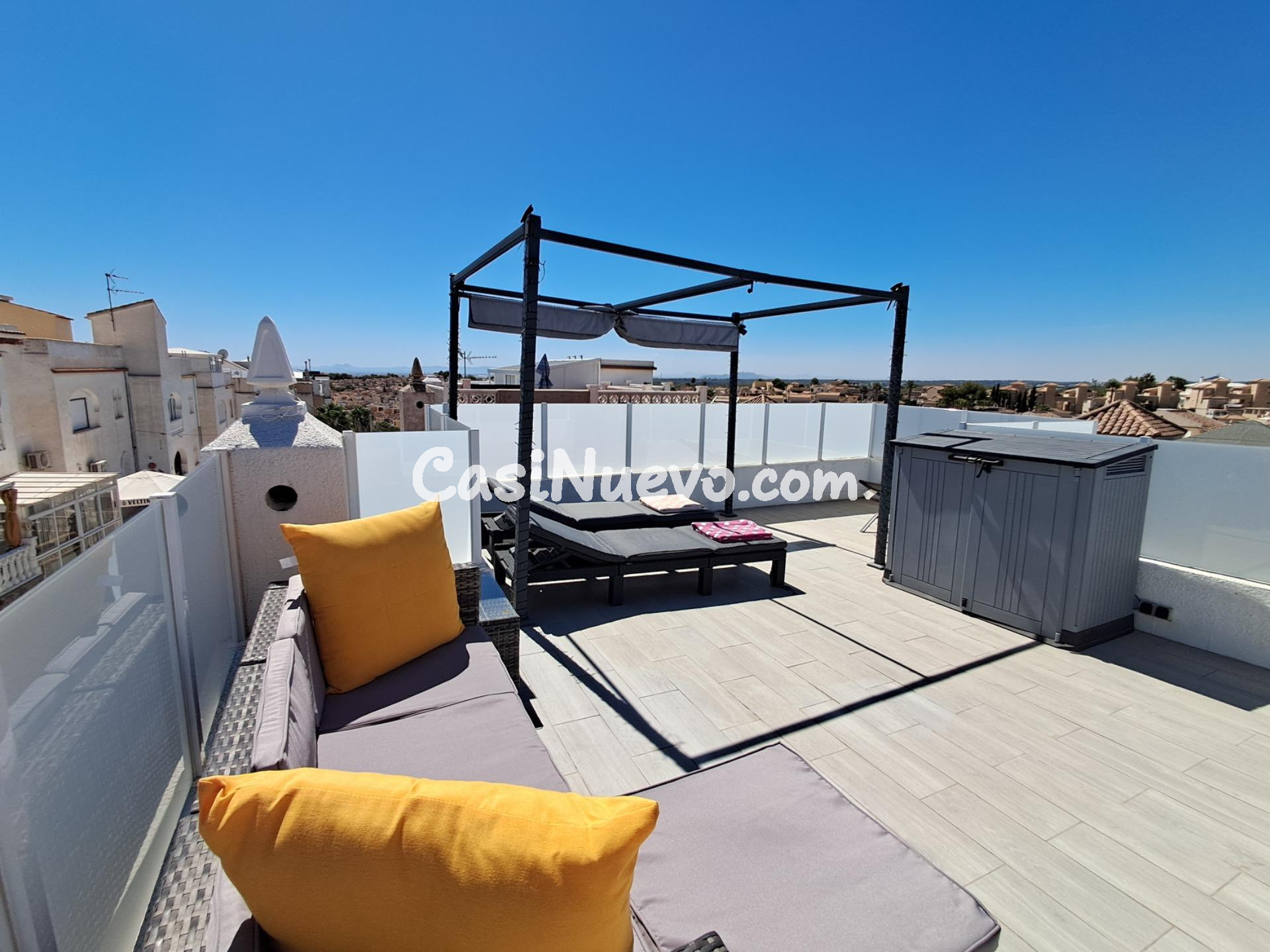 Elegante vivienda en Villamartín con terraza privada en la azotea