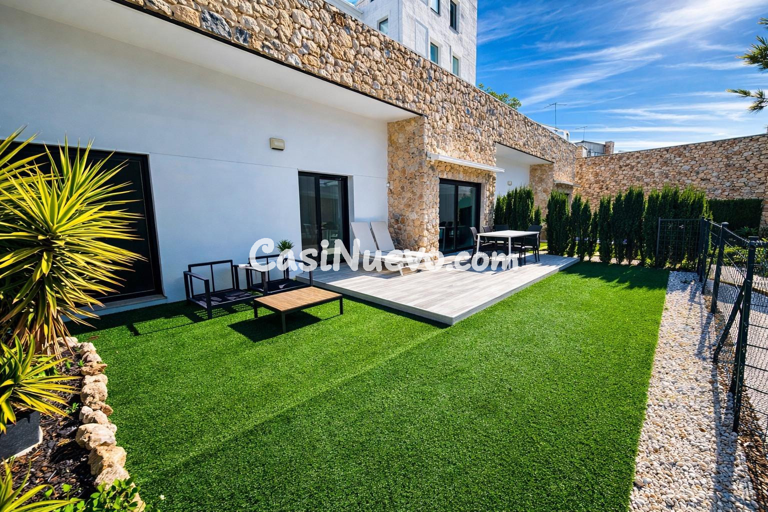 Elegante apartamento en planta baja con jardín privado en Soleil, Villamartín