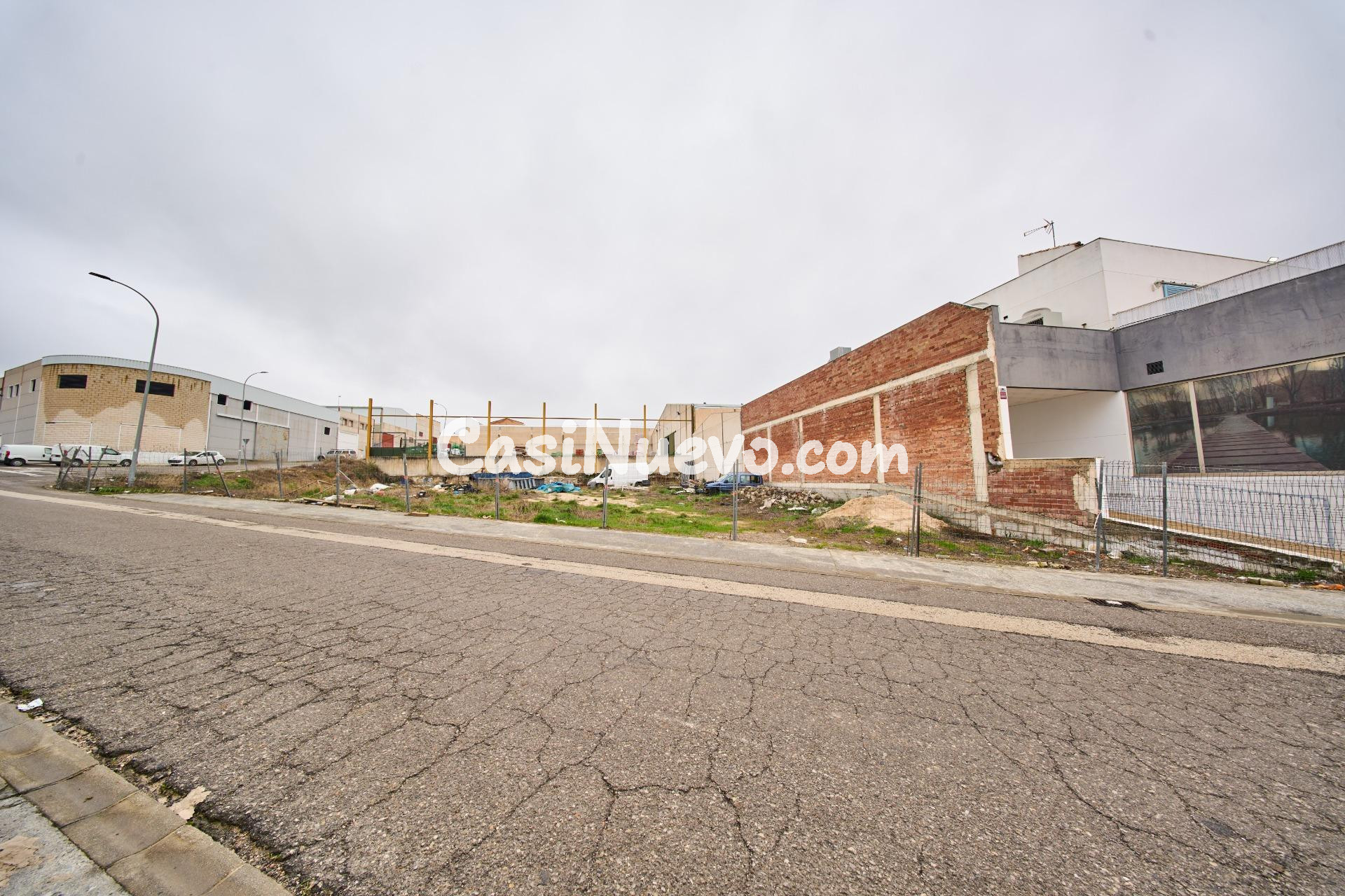 SUELO EN VENTA POLIGONO EL CEREZO ( CASTILO DE  LOCUBIN) DE 1060 M2. CAMBIO DE USO INDUSTRIAL A  COMERCIAL Y SOCIAL APROBADO.
