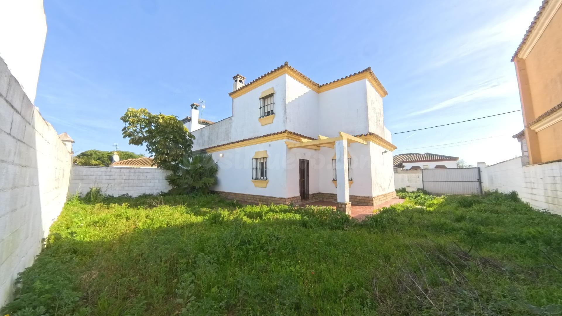 Chalet independiente de dos plantas en Canteruela Alta, Chiclana – espacio, luz y grandes posibilidades